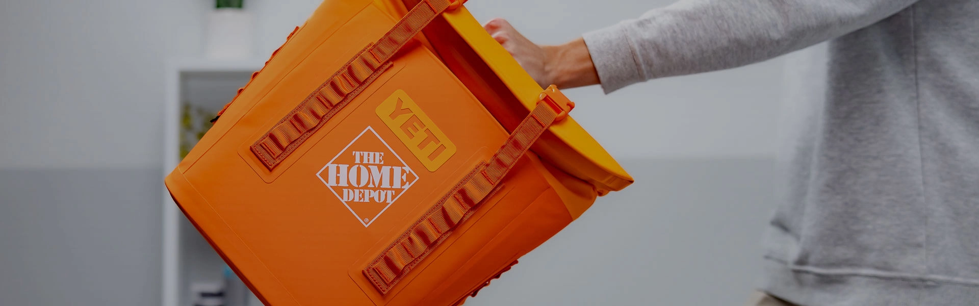 Give the best corporate gifts with custom coolers.